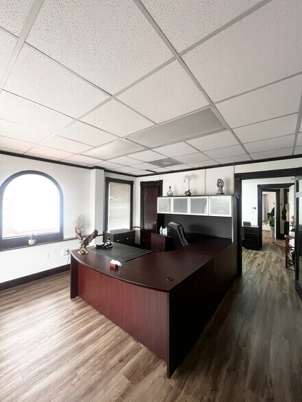More Photos Of 517 W Colonial Dr, Orlando Office For Lease
