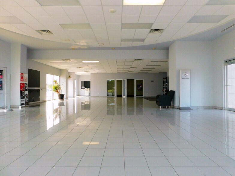 More Photos Of 202 W Gore Blvd, Lawton Auto Dealership For Sale
