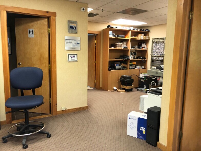 More Photos Of 41 Orchard St, Ramsey Warehouse For Lease