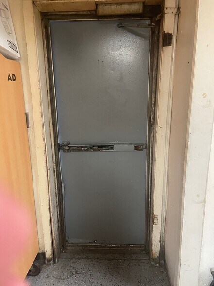 More Photos Of 102 5th St, Lincoln Restaurant For Sale