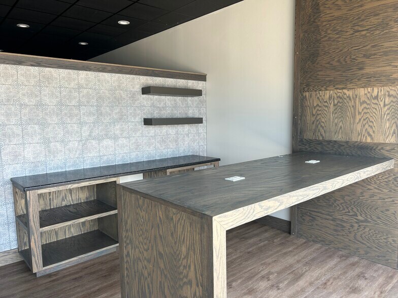 More Photos Of 338 S Andover Rd, Andover General Retail For Lease