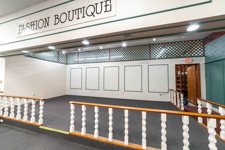 More Photos Of 500 W Reed St, Moberly Storefront For Sale