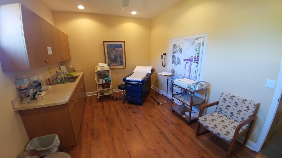 More Photos Of 530 SE 16th Pl, Cape Coral Medical For Lease