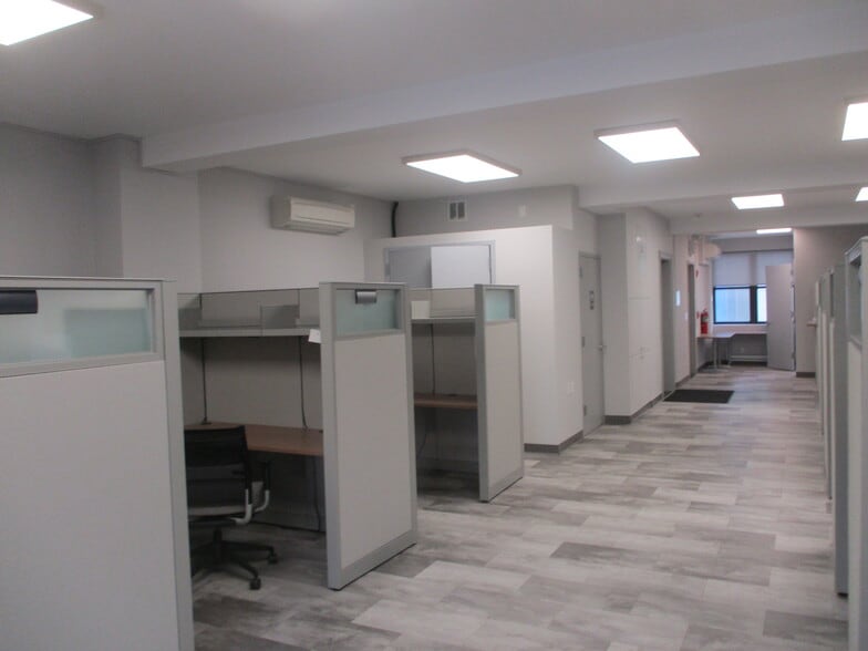 More Photos Of 90-34 161st St, Jamaica Office For Lease