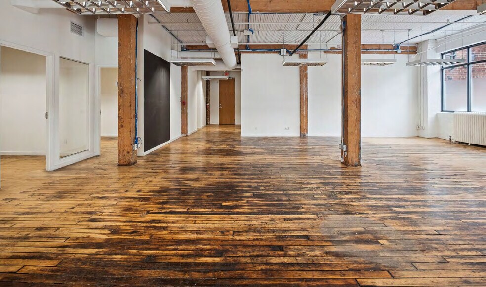 More Photos Of 183 Bathurst St, Toronto Office For Lease