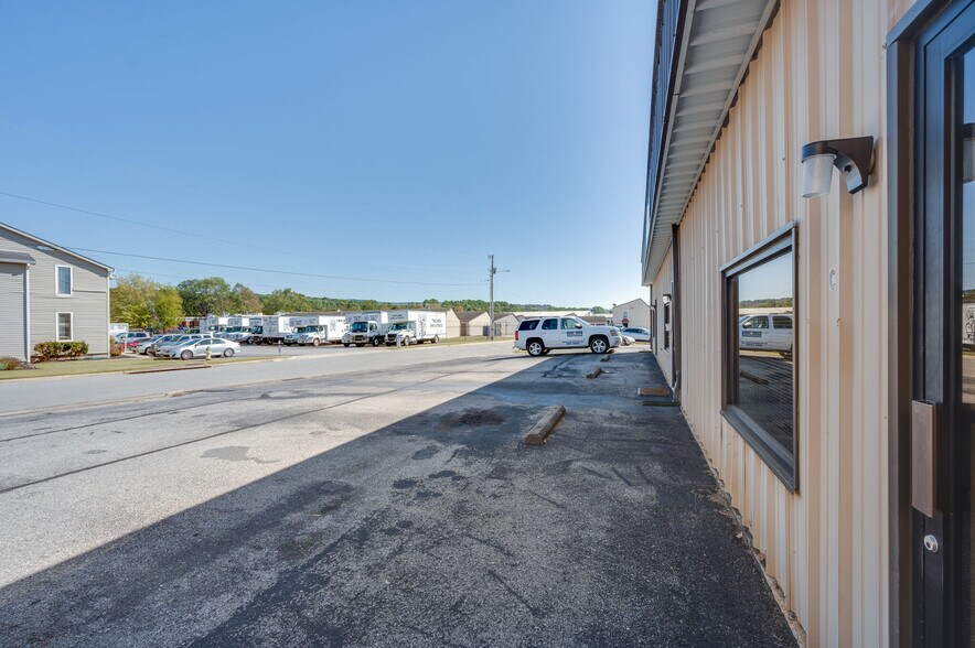 More Photos Of 8220 Stephanie Dr SW, Huntsville Flex For Sale