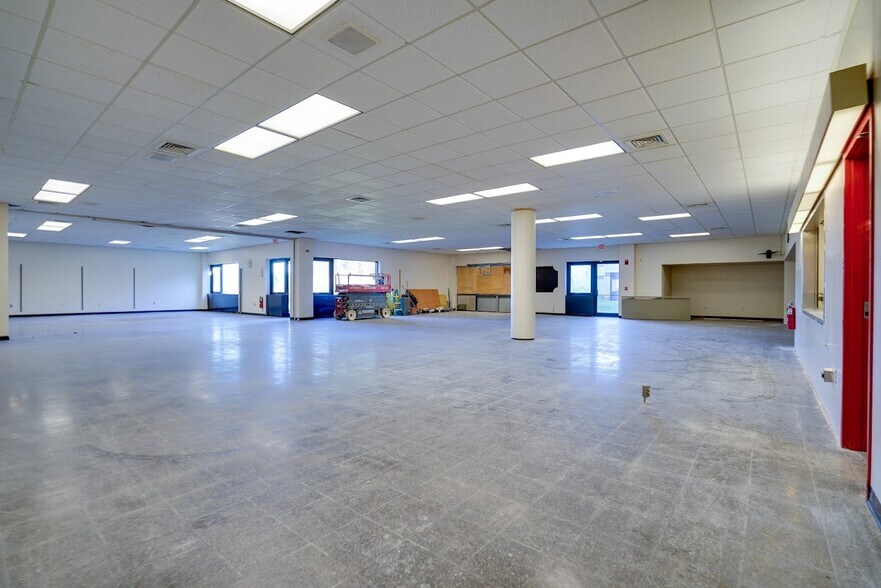 More Photos Of 275 Portsmouth Ave, Stratham Light Manufacturing For Sale