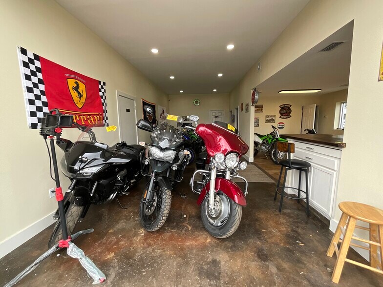 More Photos Of 8310 Congress St, Port Richey Self Storage For Sale