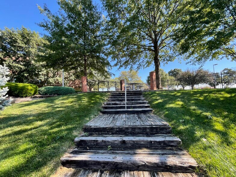 More Photos Of 8555 Monrovia St, Lenexa Office For Sale