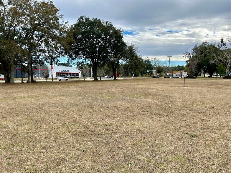 More Photos Of 2550 N Main St, Gainesville Land For Sale