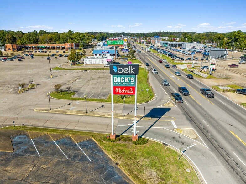 More Photos Of 2041 US-45, Columbus General Retail For Sale