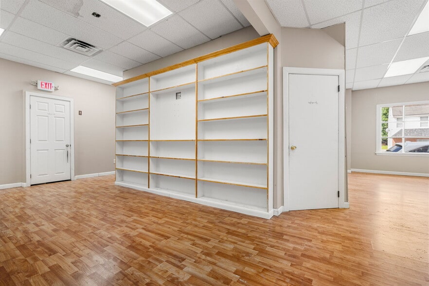 More Photos Of 15 Church St, Merrimac Storefront Retail Office For Lease