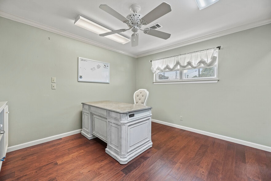 More Photos Of 1001 Avenue A, Katy Storefront Retail Office For Lease