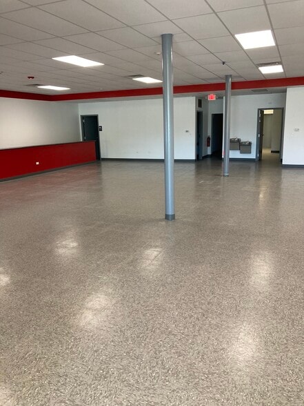 More Photos Of 807-815 Devon Ave, Park Ridge Storefront Retail Residential For Lease