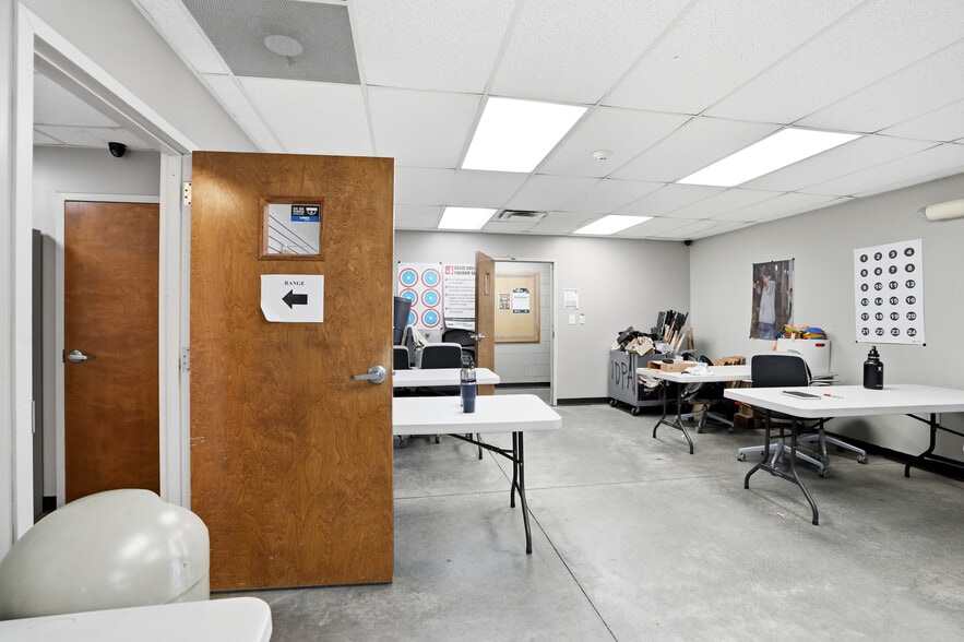 More Photos Of 6190 Parkway North Dr, Cumming Light Distribution For Sale