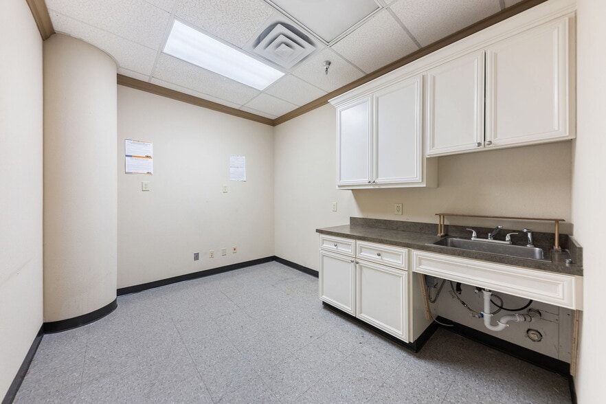 More Photos Of 2828 E Trinity Mills Rd, Carrollton Medical For Sale