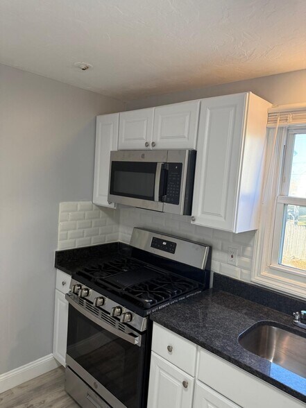 More Photos Of 10-26 Saratoga Ave, Pawtucket Apartments For Sale