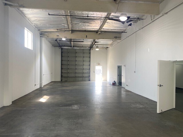 More Photos Of 13539 Desmond St, Pacoima Manufacturing For Lease