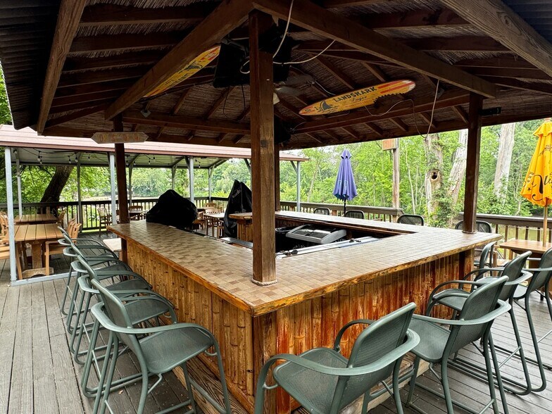 More Photos Of 255 Riverside Dr, Tiffin General Retail For Sale