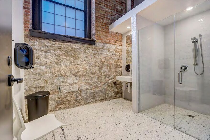 More Photos Of 647 W Virginia St, Milwaukee Office Residential For Lease