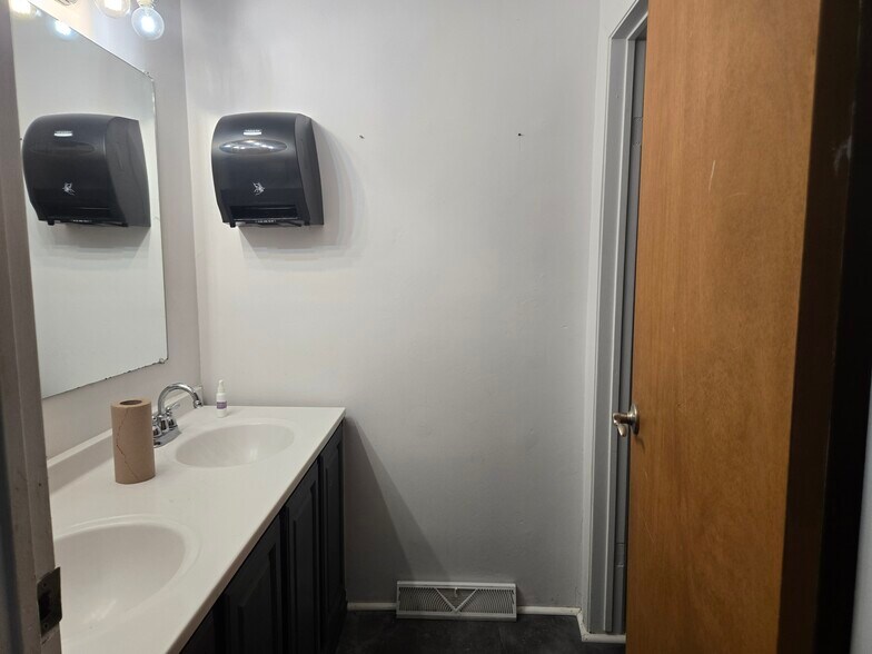 More Photos Of 1169 Walker Rd, Dover Office For Lease