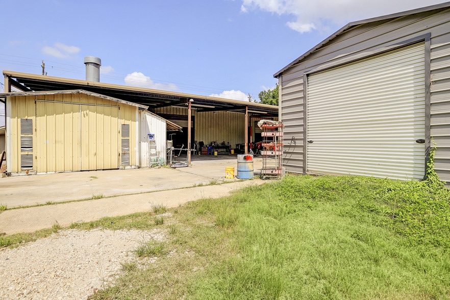 More Photos Of 1125 Cloverleaf St, Houston Industrial For Sale