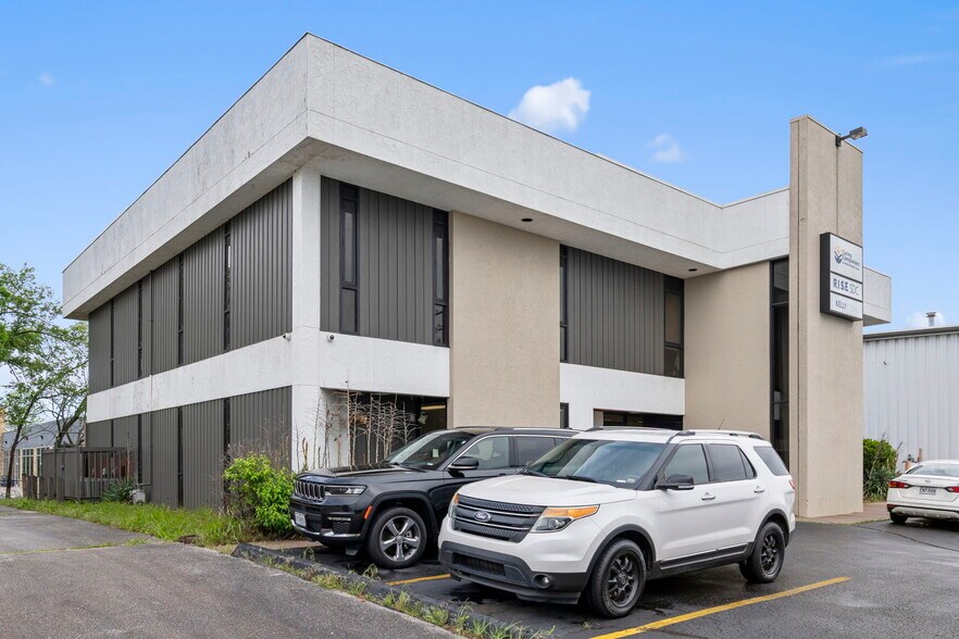 More Photos Of 1331 N Stewart Ave, Springfield Medical For Sale