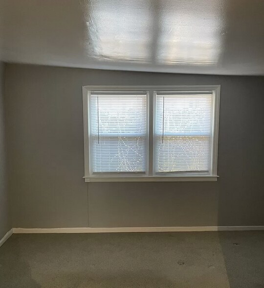 More Photos Of 140 N West St, Crown Point Apartments For Sale