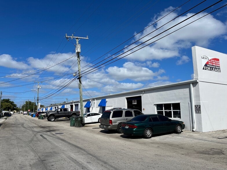 Primary Photo Of 511-545 NE 32nd St, Oakland Park Warehouse For Lease
