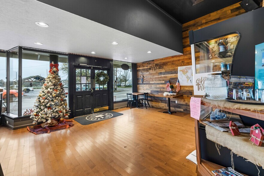 More Photos Of 171 S Broadway, Coos Bay General Retail For Sale