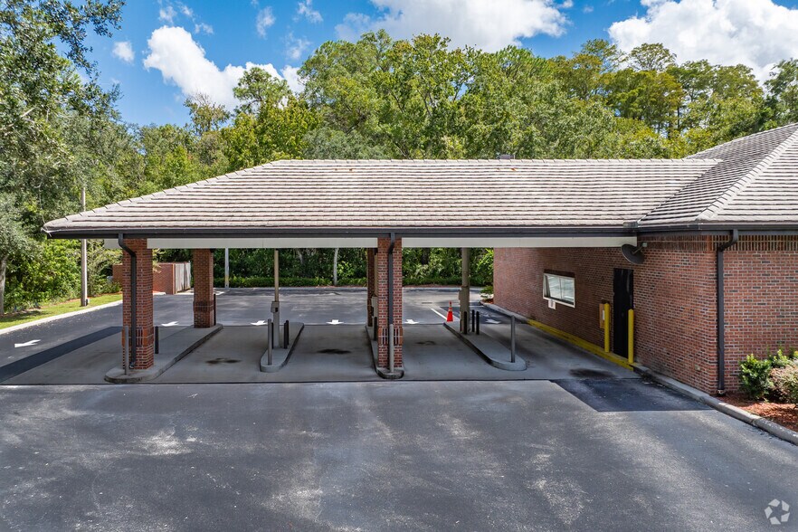 More Photos Of 4949 Ridgemoor Blvd, Palm Harbor Bank For Lease