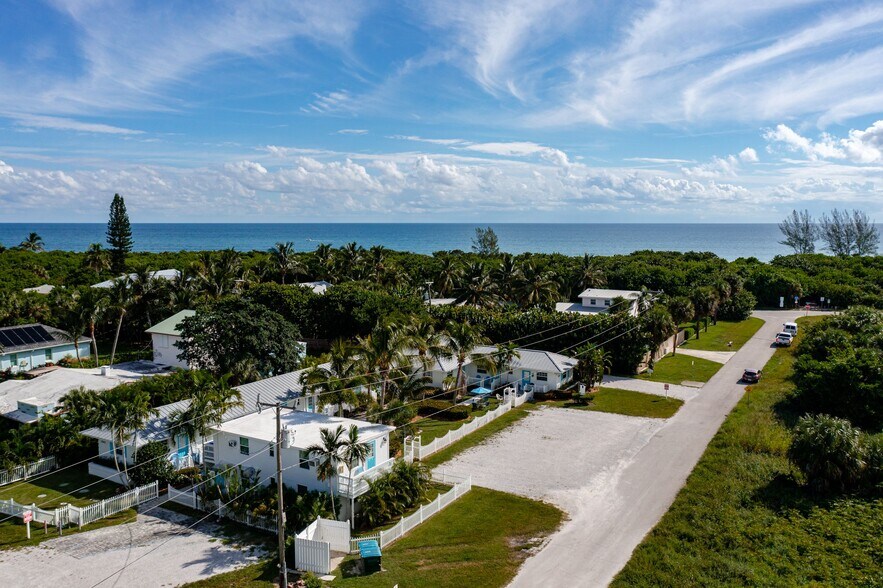 More Photos Of 2502 Tamarind Dr, Hutchinson Island Hotel For Sale