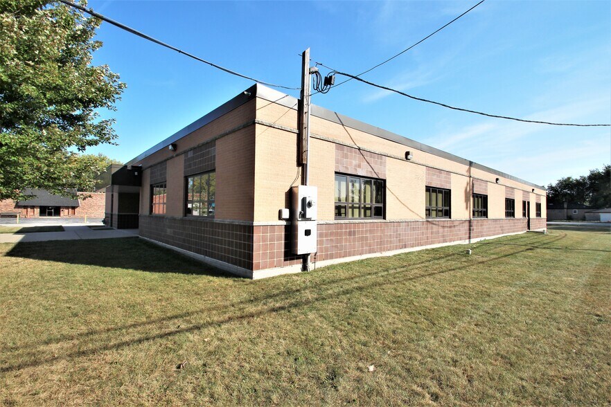 More Photos Of 14240 Dante Ave, Dolton Loft Creative Space For Lease