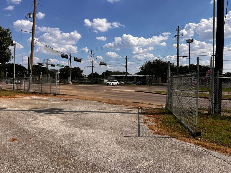 More Photos Of 11950 Alief Clodine Rd, Houston Light Distribution For Lease