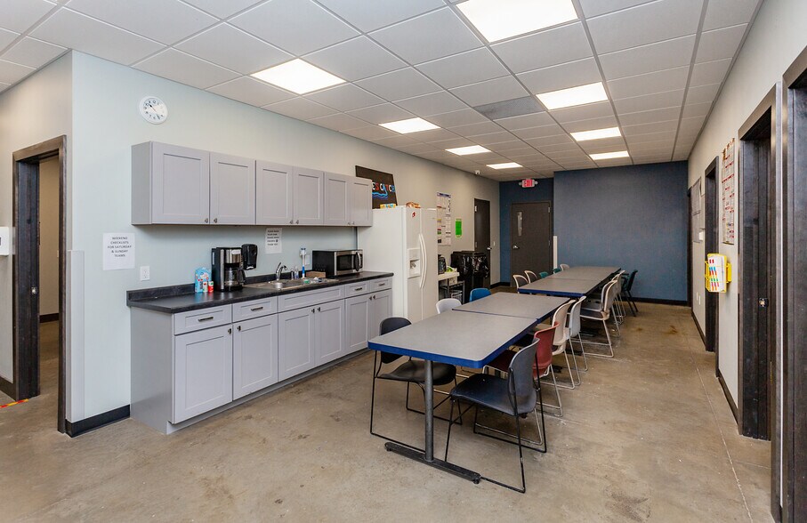 More Photos Of 1802 Industrial Park Dr, Ellsworth Industrial For Sale