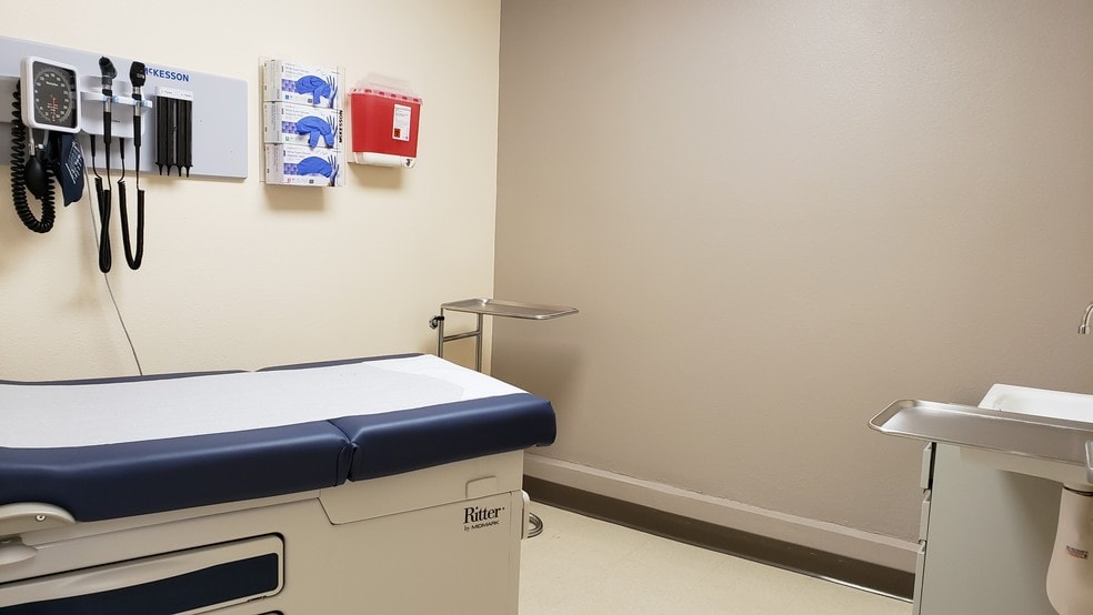 More Photos Of 8102-8110 Sunland Blvd, Sun Valley Medical For Sale