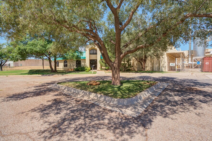 More Photos Of 901 E 66th St, Lubbock Manufacturing For Sale