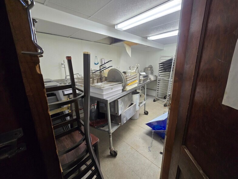 More Photos Of 48 School St, Lincoln Restaurant For Sale