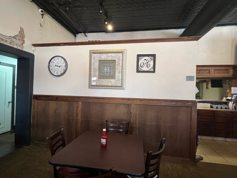 More Photos Of 821 W Broadway St, Muskogee Restaurant For Sale