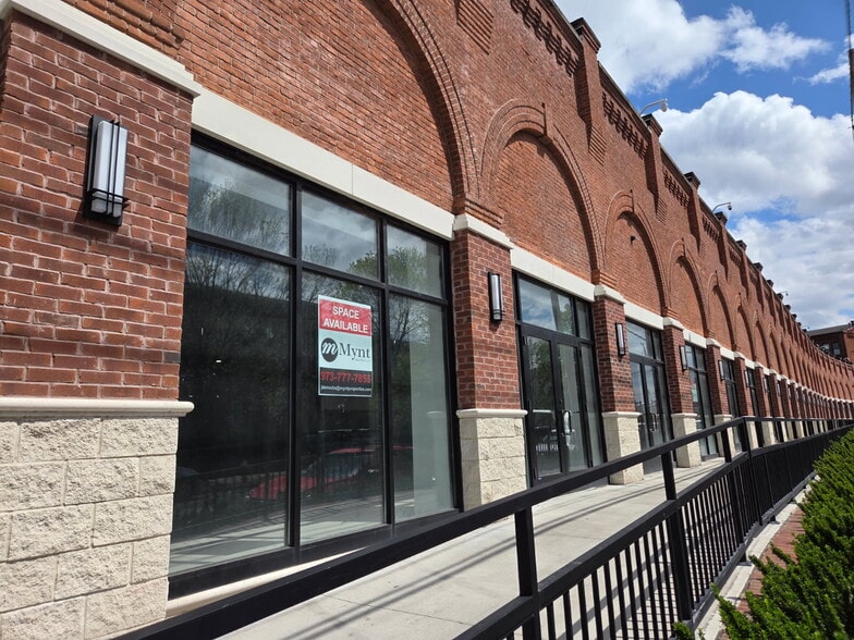 More Photos Of 90 Dayton Ave, Passaic Freestanding For Lease