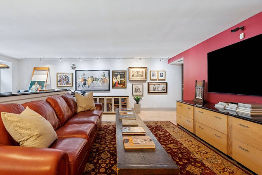 More Photos Of 2217 N Clybourn Ave, Chicago Storefront Retail Residential For Sale