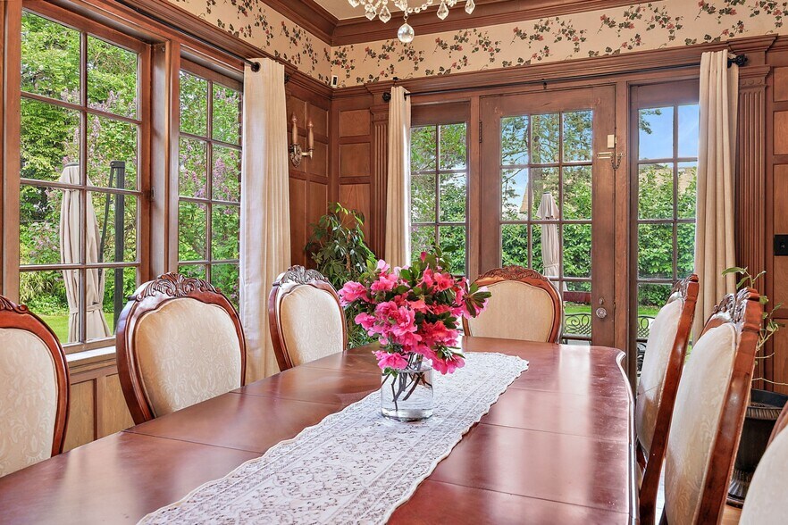 More Photos Of 2336 Table Rock Rd, Medford Freestanding For Sale