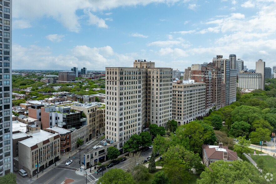 More Photos Of 2000 N Lincoln Park W, Chicago Apartments For Sale