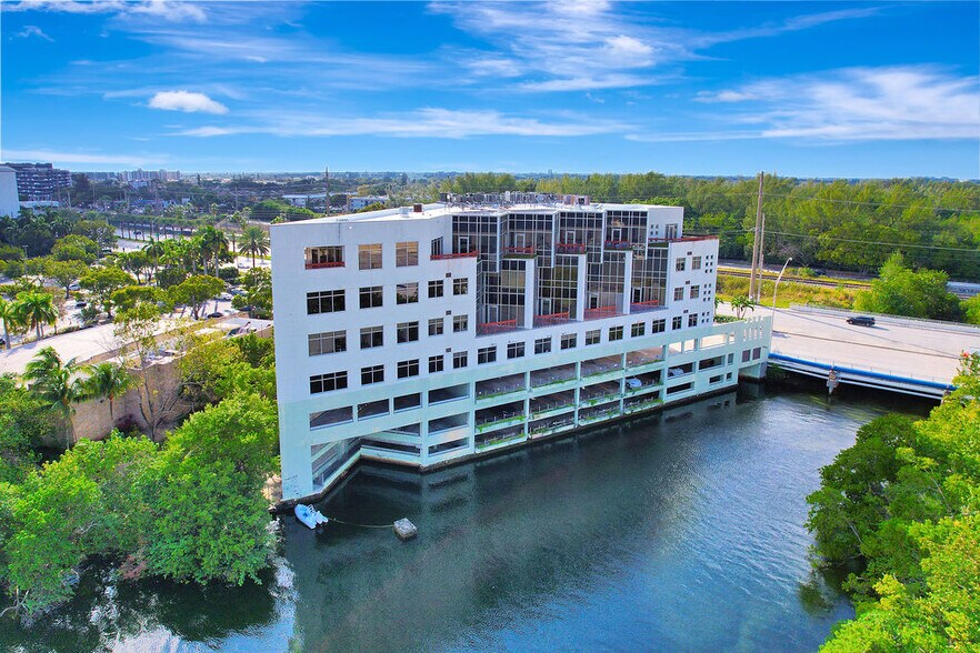 More Photos Of 17501 Biscayne Blvd, Aventura Office For Sale
