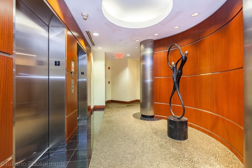 More Photos Of 17501 Biscayne Blvd, Aventura Office For Sale