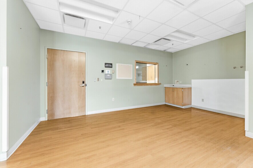 More Photos Of 378 Market Place Mall, Weston Medical For Lease