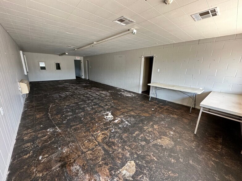 More Photos Of 113 W Main St, Duncan Storefront For Sale