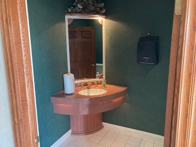 More Photos Of N911 Julius Dr, Greenville Flex For Sale