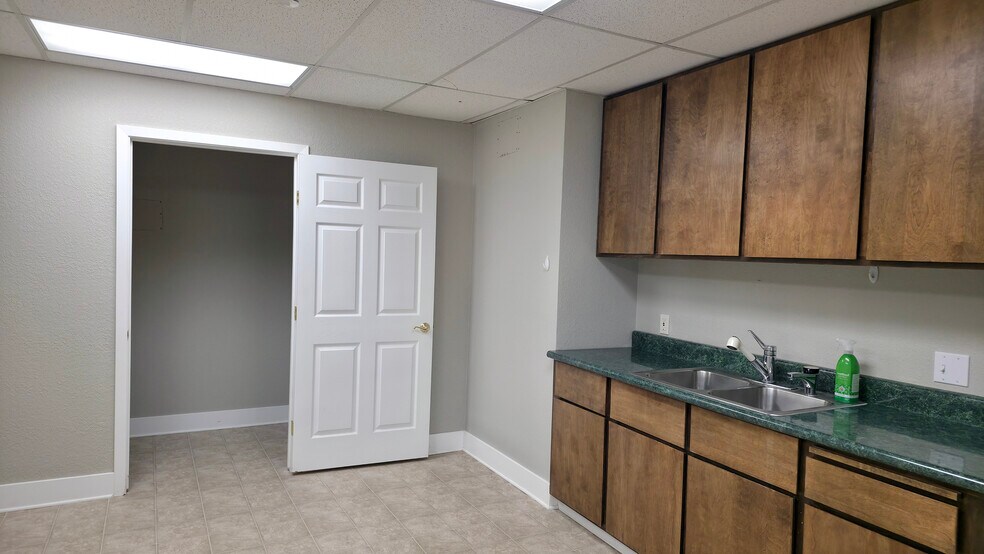 More Photos Of 875-877 Embarcadero Dr, El Dorado Hills Loft Creative Space For Lease