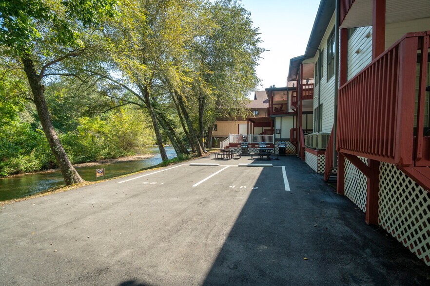 More Photos Of 892 Edelweiss Strasse, Helen Hotel For Sale